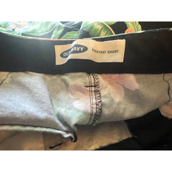 Old Navy Shorts Womens Everyday Short - Tropical Print Floral Shorts- Size 2 - Picture 3 of 4